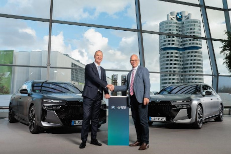Bernhard Kuhnt (Leiter BMW Group Europa), Guy Kinnings (Deputy Chief Executive und Chief Commercial Officer European Tour Group) 